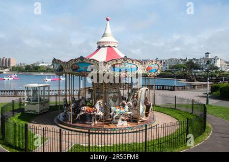 Autour du Royaume-Uni - Un rond-point traditionnel pour enfants à Southport Banque D'Images