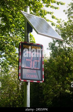 Autour du Royaume-Uni - panneau indicateur de vitesse sur route Banque D'Images