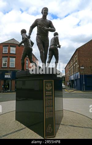 Statue de Howard Kendall à EFC, club de football d'Everton, stade de Goodison Park, chemin Goodison, Liverpool , Merseyside, Angleterre, Royaume-Uni, L4 4EL Banque D'Images