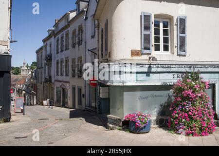 Quimperle (Bretagne, Nord-Ouest de la France): Coin de la rue "rue Savary" et de la place Gambetta dans le centre ville Banque D'Images