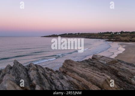 Clohars-Carnoet (Bretagne, nord-ouest de la France) : plage le soir au Pouldu Banque D'Images