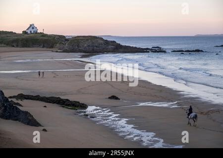 Clohars-Carnoet (Bretagne, nord-ouest de la France) : plage le soir au Pouldu Banque D'Images