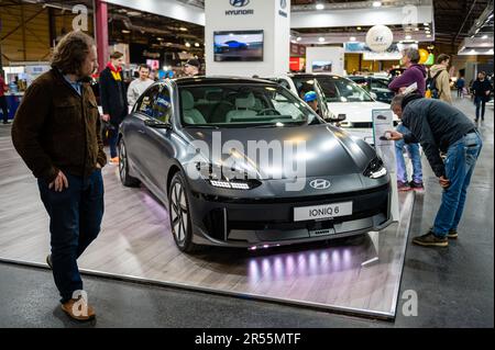 Riga, Lettonie, 28 avril 2023: voiture électrique Hyundai Ioniq 6 première à un salon automobile, modèle 2023, vue de face Banque D'Images