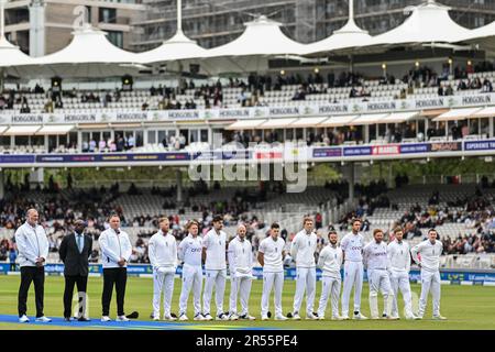 Londres, Royaume-Uni. 01st juin 2023. Équipe d'Angleterre pendant l'hymne national avant le LV= Insurance Day One Test Match Angleterre contre Irlande à Lords, Londres, Royaume-Uni, 1st juin 2023 (photo de Craig Thomas/News Images) à Londres, Royaume-Uni le 6/1/2023. (Photo de Craig Thomas/News Images/Sipa USA) crédit: SIPA USA/Alay Live News Banque D'Images