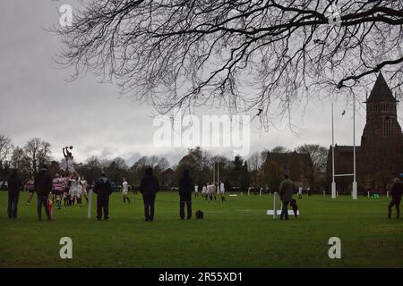 Un match de rugby a été joué à 'The Close', à l'école de rugby, le même terrain de rugby où ce sport aurait été inventé par William Webb Ellis en 1823. Banque D'Images