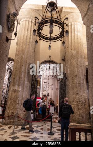 Intérieur de la cathédrale Duomo sur la place Duomo Ortigia Sicile Banque D'Images