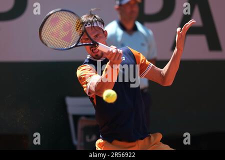 Paris, France. 1st juin 2023. DANIEL ALTMAIER d'Allemagne retourne le ballon à J. sinner d'Italie pendant le jour 5 de l'Open de France 2023, Grand Chelem tournoi de tennis au Stade Roland-Garros - Paris France. (Credit image: © Pierre Stevenin/ZUMA Press Wire) USAGE ÉDITORIAL SEULEMENT! Non destiné À un usage commercial ! Banque D'Images