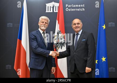 Vienne, Autriche. 01st juin 2023. Le président tchèque Petr Pavel, à gauche, rencontre le président du Conseil national autrichien Wolfgang Sobotka sur 1 juin 2023, à Vienne, en Autriche. Crédit : vit Simanek/CTK photo/Alay Live News Banque D'Images