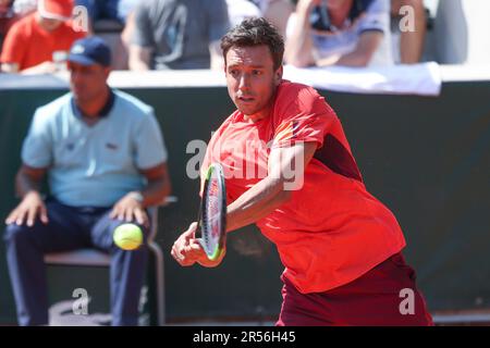 Paris, France. 01st juin 2023. Tennis : Grand Chelem/ATP Tour - French Open, doubles, hommes, 1st tours. Bublik/Fucsovics (Kazakhstan/Hongrie) - Middelkoop/Mies (pays-Bas/Allemagne). Andreas Mies est en action. Credit: Frank Molter/dpa/Alay Live News Banque D'Images