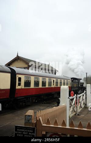 'Morayshire' avec un départ vers l'est de Wansford. Banque D'Images