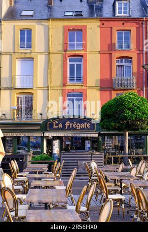 Dieppe, Normandie, France - 24 juin 2022 : bar et restaurant la Fregate. Pas de personne, tôt le matin. Banque D'Images