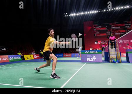 Bangkok, Thaïlande. 01st juin 2023. Toma Junior Popov de France joue contre ng Ka long Angus de Hong Kong pendant le single masculin de Badminton dans la Thaïlande Open 2023 au stade intérieur de Huamark. Toma Junior Popov a gagné plus de ng Ka long Angus 2-0 (21:17, 22:20) Credit: SOPA Images Limited/Alay Live News Banque D'Images