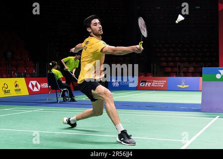 Bangkok, Thaïlande. 01st juin 2023. Toma Junior Popov de France joue contre ng Ka long Angus de Hong Kong pendant le single masculin de Badminton dans la Thaïlande Open 2023 au stade intérieur de Huamark. Toma Junior Popov a gagné plus de ng Ka long Angus 2-0 (21:17, 22:20) Credit: SOPA Images Limited/Alay Live News Banque D'Images