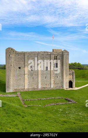 Castle Rising est un château en ruines bien conservé à Norfolk, Royaume-Uni. Construit au XIIe siècle, il était l'habitant le plus célèbre de la reine Isabella Banque D'Images
