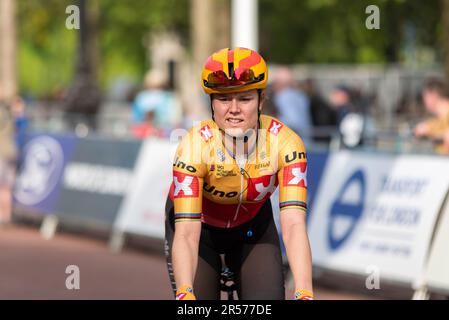 Amalie Dideriksen d'Uno X après avoir fait une course sur route à la Classique UCI Women's WorldTour Stage 3 de l'événement de vélo Ford RideLondon 2023 à Londres Banque D'Images