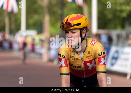 Amalie Dideriksen d'Uno X après avoir fait une course sur route à la Classique UCI Women's WorldTour Stage 3 de l'événement de vélo Ford RideLondon 2023 à Londres Banque D'Images