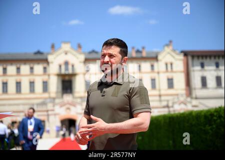 Bulboaca, Moldavie. 01st juin 2023. Bulboaca, Moldavie. 01 juin 2023. Le président ukrainien Volodymyr Zelenskyy lors de la cérémonie d'arrivée au sommet de la Communauté politique européenne au château de Mimi, à 1 juin 2023, à Bulboaca, en Moldavie. Crédit: Pool photo/Bureau de presse présidentiel ukrainien/Alamy Live News Banque D'Images