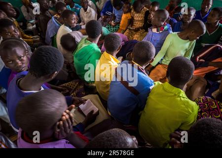 Rwanda. Lac de Burera. Autour de Kidaho. Cérémonie de religion catholique Banque D'Images