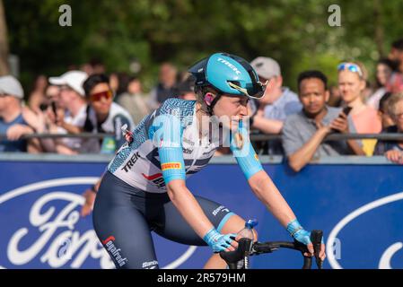 Elynor Backstedt de Trek après avoir fait la course sur route de la Classique UCI Women's WorldTour Stage 3 de l'épreuve de vélo Ford RideLondon 2023 à Londres, Royaume-Uni Banque D'Images