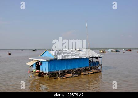 Déplacement. Traditionnel. Tonle SAP. Sud. Histoire. Personnes. À l'extérieur. Horizontale. Personne. Mékong. Kampuchea. Intérieur. Indochine. Jour. Géographie. Rivière. Est. Cambodge. Asie. Village Banque D'Images