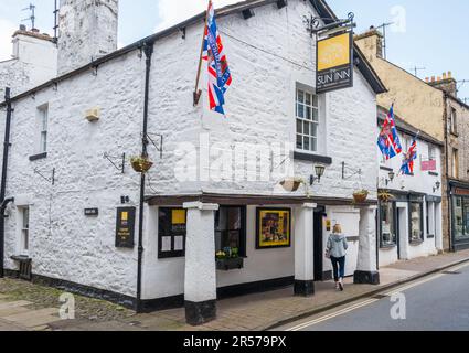 Le Sun Inn 17th étoiles 5 étoiles, dans la ville marchande historique du Yorkshire de Kirkby Lonsdale. Banque D'Images