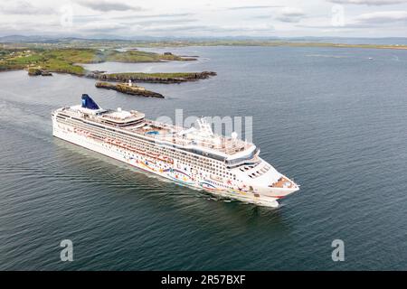 KILLYBEGS, IRLANDE - 16 2023 MAI : départ de l'étoile norvégienne après une visite à Killybegs. Banque D'Images