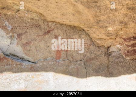 Art préhistorique - empreintes à la main dans la grotte de Cueva de las Manos et complexe de sites d'art rupestre dans la province de Santa Cruz, en Argentine Banque D'Images