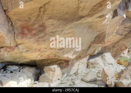Art préhistorique - empreintes à la main dans la grotte de Cueva de las Manos et complexe de sites d'art rupestre dans la province de Santa Cruz, en Argentine Banque D'Images