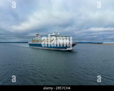 Balmoral est un navire de croisière appartenant à Fred et exploité par lui. Olsen Cruise Lines. Bateau de croisière MV Balmoral arrivant à Southampton vues aériennes. Banque D'Images