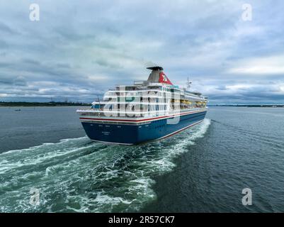 Balmoral est un navire de croisière appartenant à Fred et exploité par lui. Olsen Cruise Lines. Bateau de croisière MV Balmoral arrivant à Southampton vues aériennes. Banque D'Images