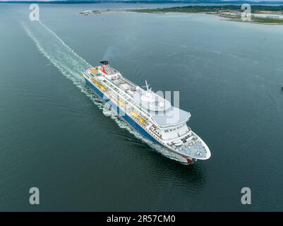 Balmoral est un navire de croisière appartenant à Fred et exploité par lui. Olsen Cruise Lines. Bateau de croisière MV Balmoral arrivant à Southampton vues aériennes. Banque D'Images