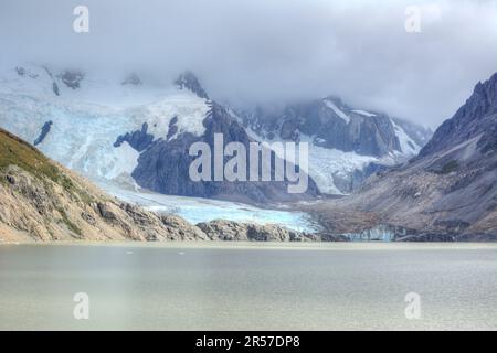 Glaciers majestueux dans les montagnes Patagoniennes d'El Chaltén dans le parc national de Los Glaciares en Argentine Banque D'Images