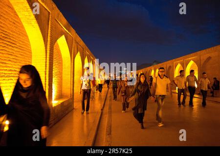 Asie. Iran. Ispahan. Pont si O se Pol ou Khajoo Banque D'Images