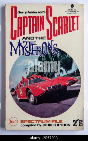 Captain Scarlet et The Mysterons livre de poche publié en 1967 sur la base de la série télévisée pour enfants Gerry Anderson Banque D'Images