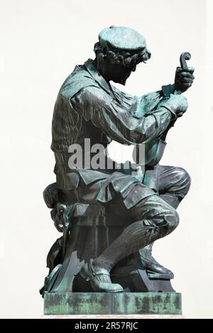 Le monument Matthias Klotz à Mittenwald en Allemagne a été construit en 1889 par Ferninand von Miller Banque D'Images