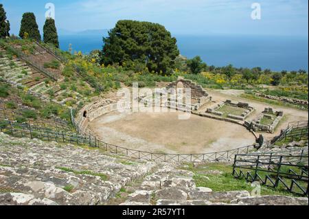 Théâtre grec, Tindari, Sicile, Italie, Amphithéâtre Banque D'Images