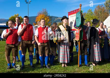 Concours traditionnel de Schnalzer à Saalfelden im Pinzgau, Salzburger Land, Autriche, costume traditionnel, costumes traditionnels Banque D'Images