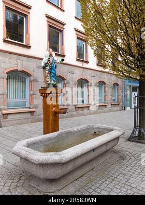 Villingen-Schwenningen, Allemagne - 30 avril 2023 : la statue de Narro qui a été la figure caractéristique du péché historique de carnaval de Villingen Banque D'Images