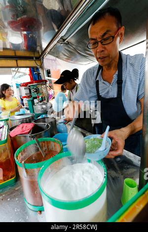 Georgetown, Penang, Malaisie - 18 juillet 2014: Penang Road Famous Cendol est un point de repère gastronomique local à Georgetown, Penang, Malaisie. Cendol est un glacé Banque D'Images