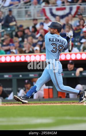 26 mai 2023, Minneapolis, Minnesota, États-Unis : 26 mai 2023, Minneapolis, Minnesota, États-Unis : Kevin Kiermaier, le joueur du centre des Blue Jays de Toronto (39), est sur le point de battre à l'assiette pendant le match entre les Blue Jays de Toronto et les Twins du Minnesota sur le terrain Target. Crédit obligatoire: Bruce Fedyck Zuma Press (image de crédit: © Bruce Fedyck/ZUMA Press Wire) USAGE ÉDITORIAL SEULEMENT! Non destiné À un usage commercial ! Banque D'Images