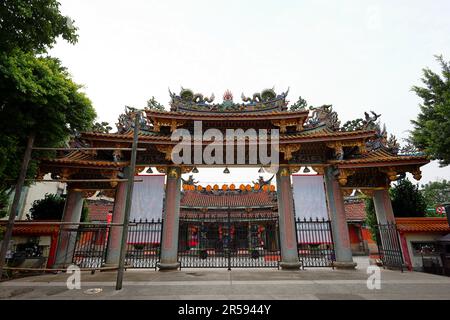 Le temple Da Longdong Baoan s'est achevé en 1831 dédié à Bao Sheng Da Di à Taipei Taiwan Banque D'Images