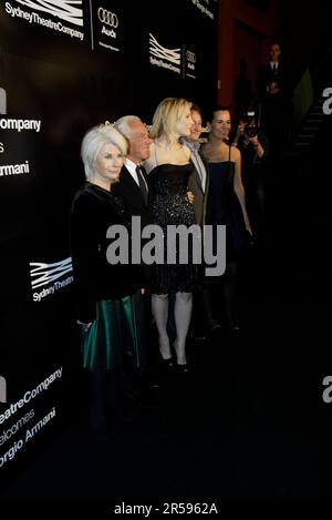 De gauche à droite : Robyn Nevin, Giorgio Armani, Cate Blanchett, Andrew Upton, Roberta Armani la Sydney Theatre Company organise un dîner VIP au Wharf Restaurant, Pier 4, en l'honneur de son nouveau patron Giorgio Armani, dont le don représente l'un des plus grands cadeaux financiers jamais faits à une compagnie de théâtre en Australie. Sydney, Australie. 09.11.07. Banque D'Images
