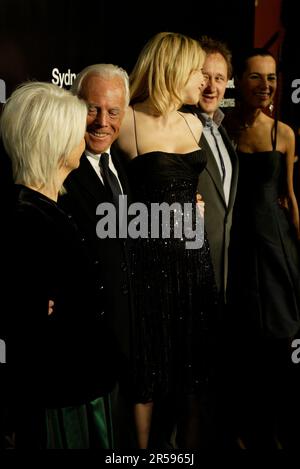 De gauche à droite : Robyn Nevin, Giorgio Armani, Cate Blanchett, Andrew Upton, Roberta Armani la Sydney Theatre Company organise un dîner VIP au Wharf Restaurant, Pier 4, en l'honneur de son nouveau patron Giorgio Armani, dont le don représente l'un des plus grands cadeaux financiers jamais faits à une compagnie de théâtre en Australie. Sydney, Australie. 09.11.07. Banque D'Images