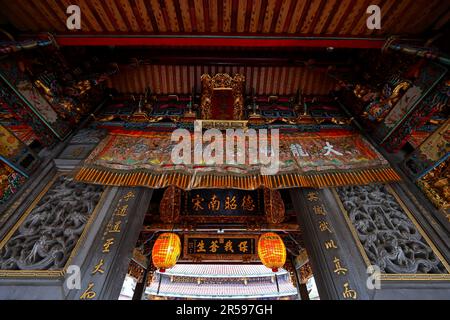 Le temple Da Longdong Baoan s'est achevé en 1831 dédié à Bao Sheng Da Di à Taipei Taiwan Banque D'Images