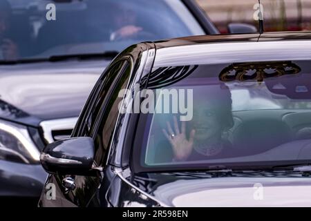 Amman, Jordanie. 01st juin 2023. La reine Randa de Jordanie quitte le palais de Zahran après le mariage de son fils prince héritier Hussein, à Amman, en Jordanie, sur 1 juin 2023. Photo par Ammar Abd Rabbo/ABACAPRESS.COM crédit: Abaca Press/Alay Live News Banque D'Images