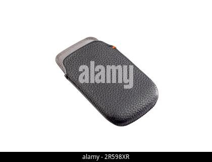 Étui en cuir noir pour téléphone portable sur fond blanc Banque D'Images