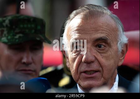 Bogota, Colombie. 29th mai 2023. Le ministre colombien de la défense, Ivan Velasquez, donne une conférence de presse lors d'un événement de reconnaissance des honneurs militaires à Bogota, Colombie, 20 mai 2023. Photo de: CHEPA Beltran/long Visual Press crédit: Long Visual Press/Alay Live News Banque D'Images