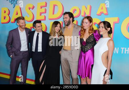 Los Angeles, États-Unis. 01st juin 2023. Alexander Buono, Chris Messina, Kaley Cuoco, Tom Bateman, Liana Liberato, Priscilla Quintana arrive sur la base D'Une première tapis rouge True Story tenue au Pacific Design Center de Los Angeles, Californie, jeudi, 1 juin 2023. (Photo de Juan Pablo Rico/Sipa USA) crédit: SIPA USA/Alay Live News Banque D'Images