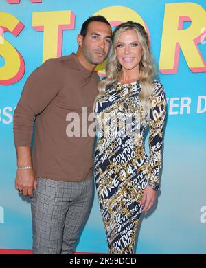 Los Angeles, États-Unis. 01st juin 2023. Ryan Boyajian, Jennifer Pedranti arrive sur la base D'Une première tapis rouge True Story tenue au Pacific Design Centre de Los Angeles, Californie, jeudi, 1 juin 2023. (Photo de Juan Pablo Rico/Sipa USA) crédit: SIPA USA/Alay Live News Banque D'Images