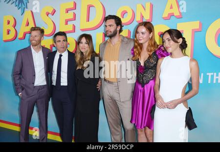 Los Angeles, États-Unis. 01st juin 2023. Alexander Buono, Chris Messina, Kaley Cuoco, Tom Bateman, Liana Liberato, Priscilla Quintana arrive sur la base D'Une première tapis rouge True Story tenue au Pacific Design Center de Los Angeles, Californie, jeudi, 1 juin 2023. (Photo de Juan Pablo Rico/Sipa USA) crédit: SIPA USA/Alay Live News Banque D'Images